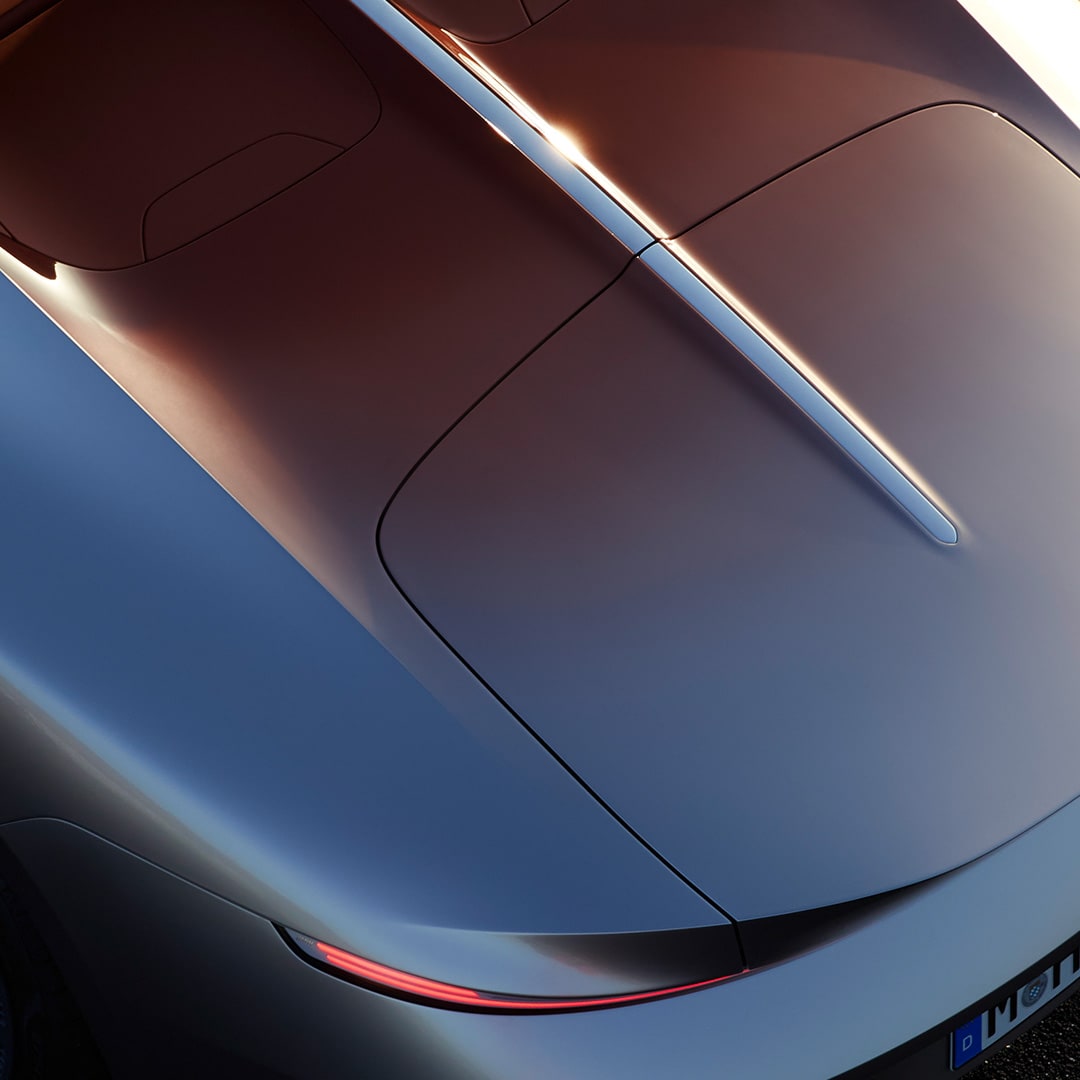 The elaborate colour gradient of the BMW Skytop is created by an experienced master painter. 
