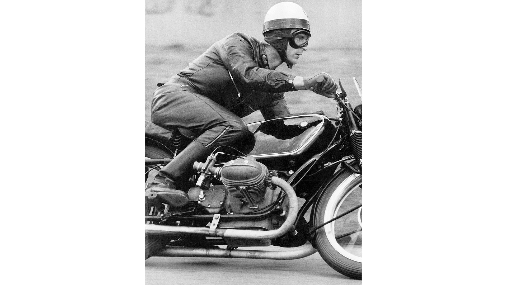 Alongside Georg “Schorsch” Maier, Walter Zeller was one of BMW’s most popular riders on the Isle of Man.