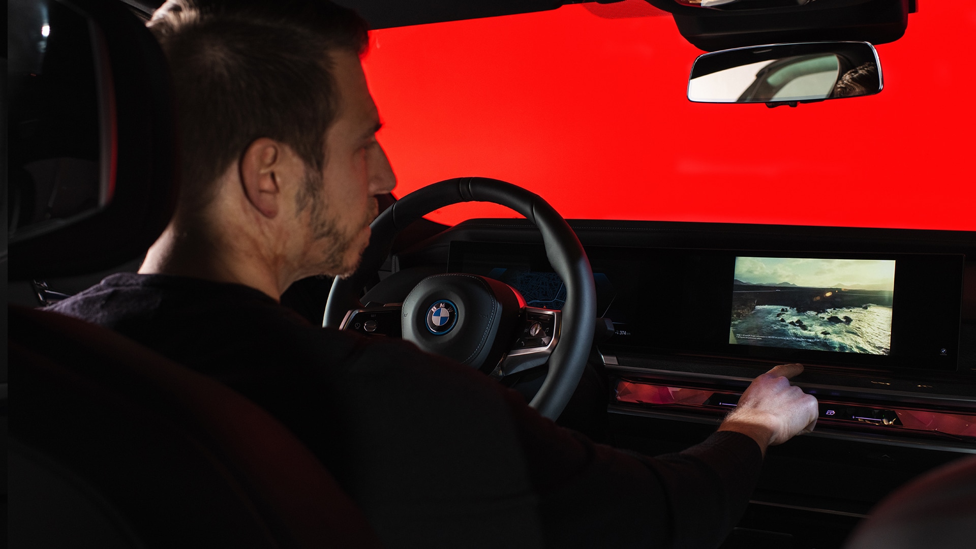 The Curved Display and the Interaction Bar to control ambient lighting and air conditioning in the BMW 7 Series.