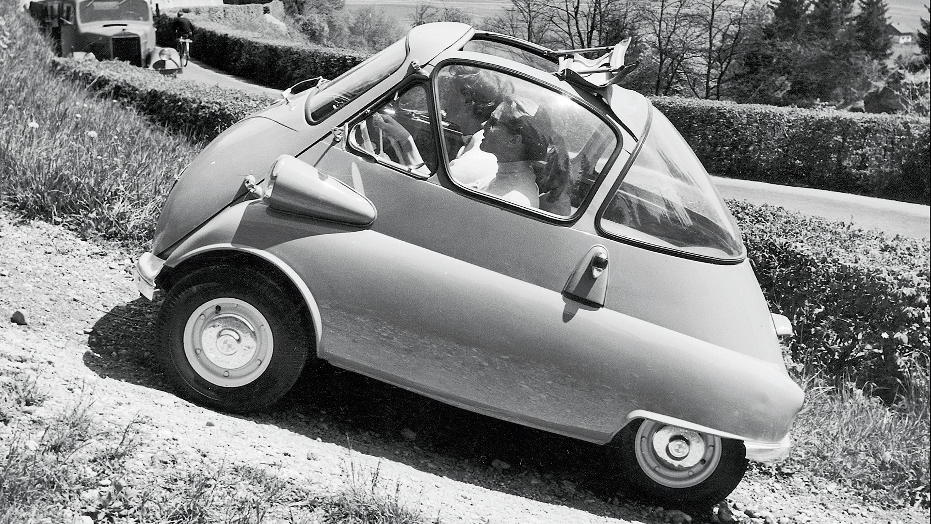 No mountain too steep, no stretch too long: In the 50s, the Isetta car went on vacation trips all across Europe.