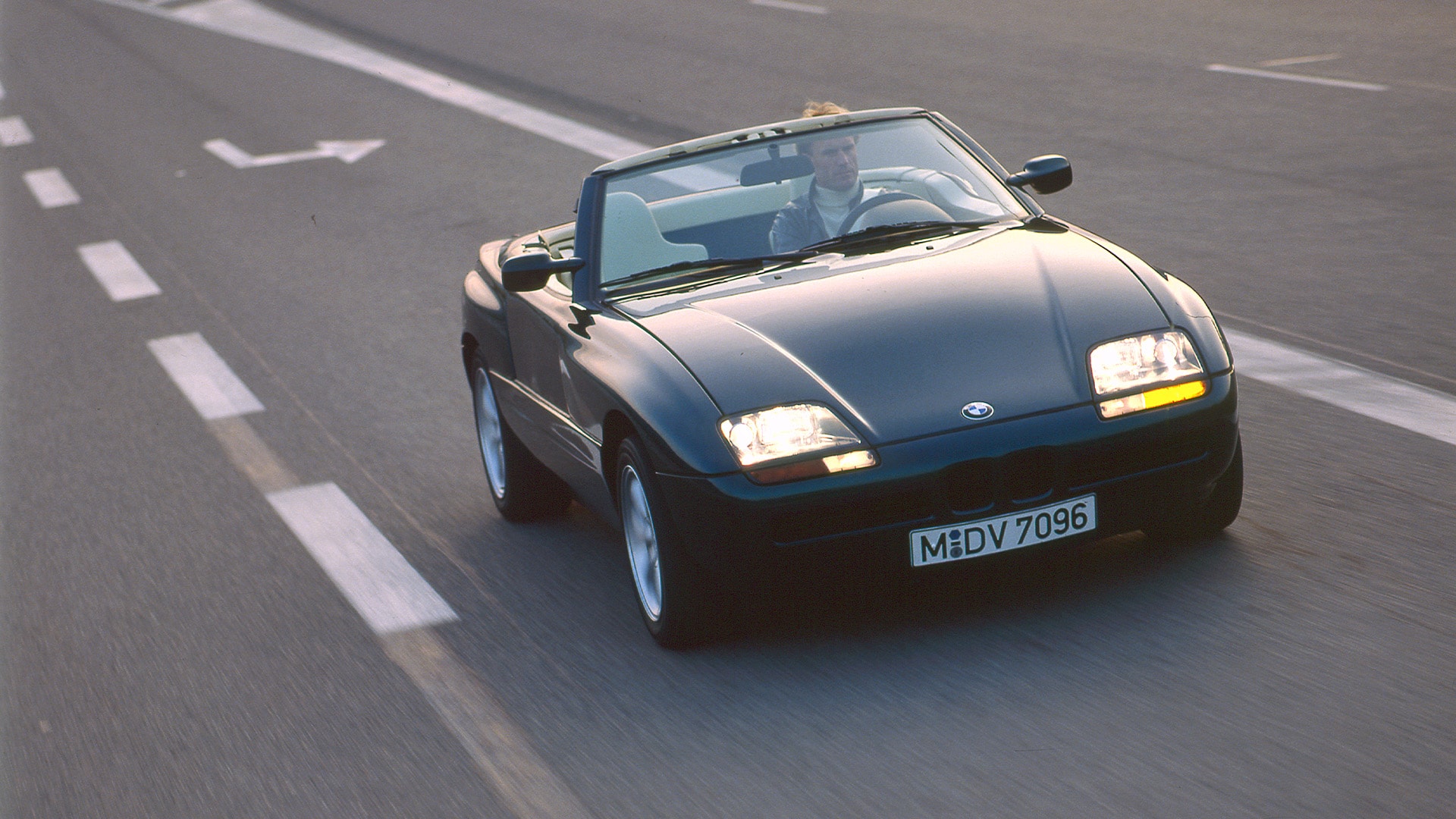 1989: The BMW Z1 brought transparency to lighting design. Its clear glass covers left the light units visible and emphasised the technical sophistication of this avant-garde roadster.&nbsp;