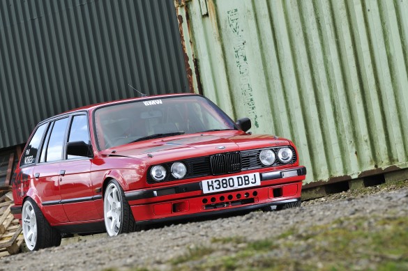 We are proud to feature this awesome BMW E30 Touring V8 powered drift